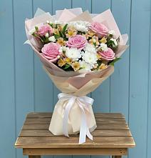 Букет цветов из:  Гвоздики, Орхидеи и Розы в Кабаново