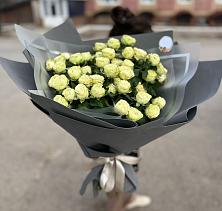 Букет Белые кустовые розы Солинеро в Кабаново