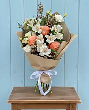 Букет цветов из:  Альстромерии, Лизиантусы, Розы и Хризантемы в Кабаново