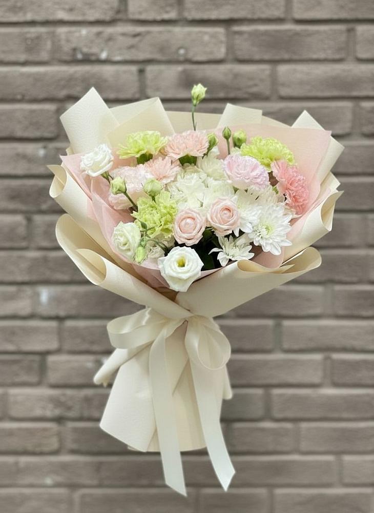 Букет цветов из: Гвоздики, Розы, Лизиантусы и Хризантемы в Кабаново