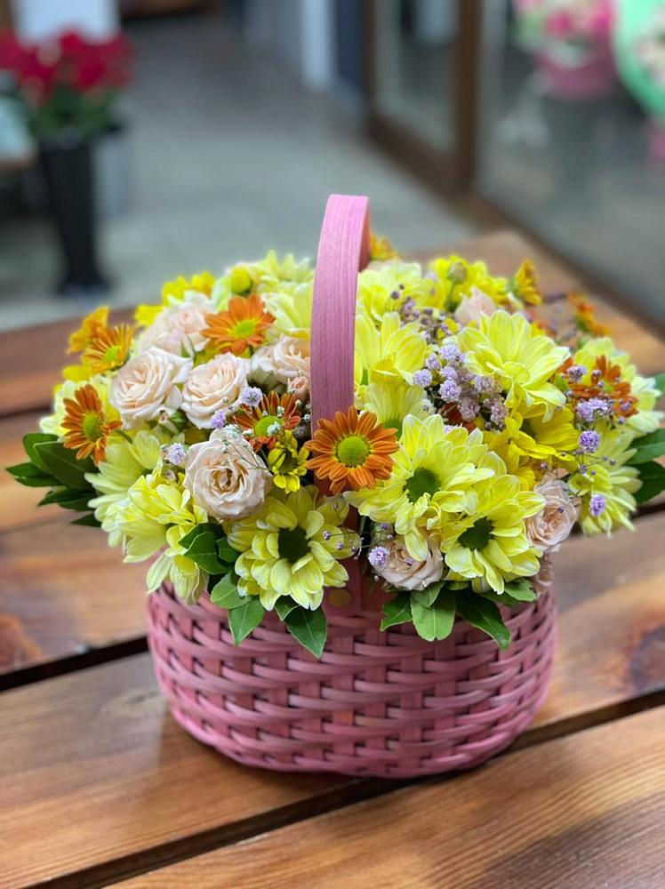 Цветочная композиция из Хризантемы и Розы в корзине в Кабаново
