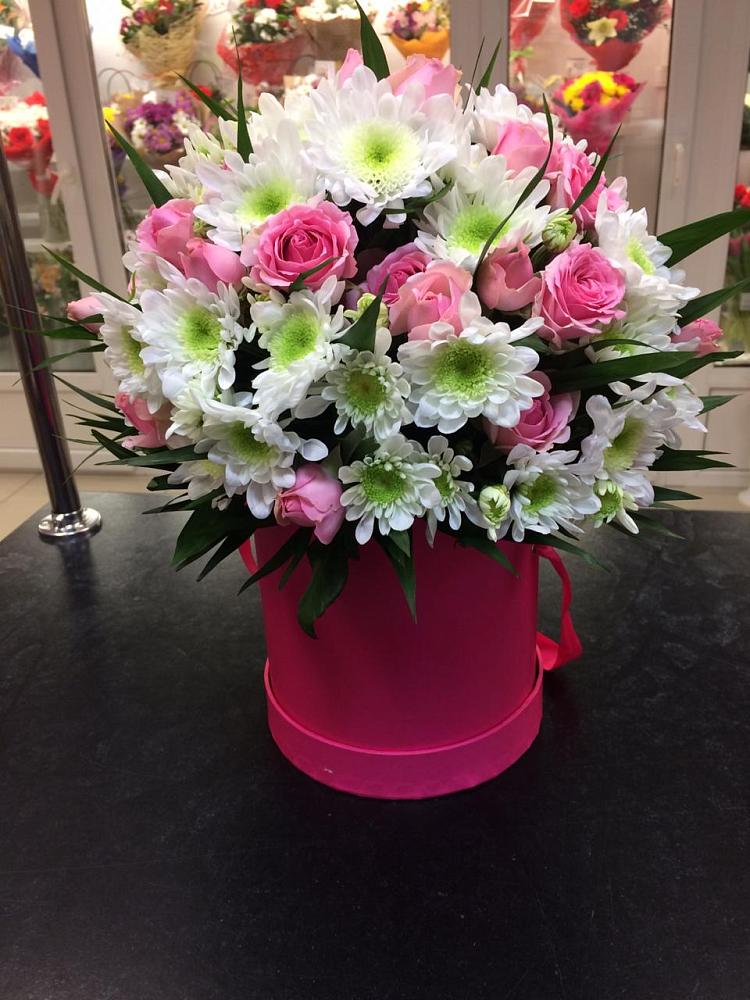 Цветочная композиция из Розы и Хризантемы в шляпной коробке в Кабаново