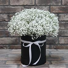 Цветочная композиция из Гипсофила в шляпной коробке в Кабаново