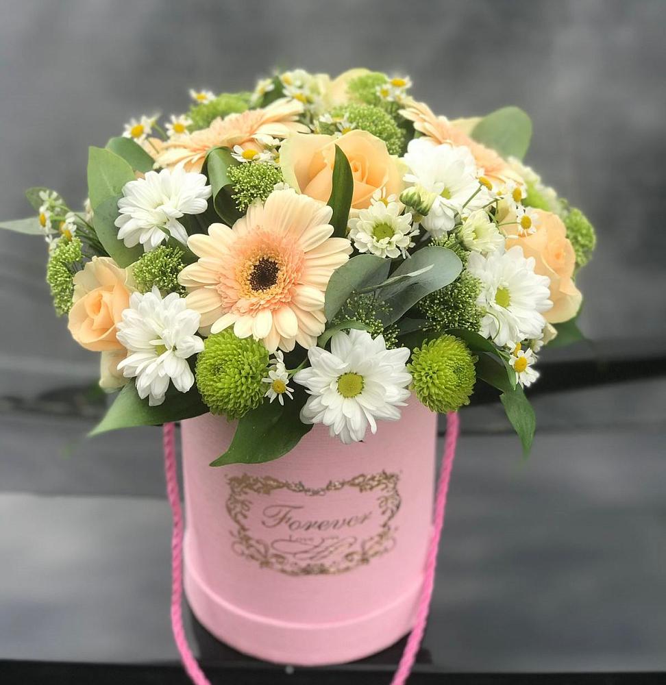 Цветочная композиция из Розы, Герберы и Хризантемы в шляпной коробке в Кабаново